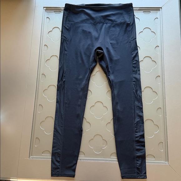 FABLETICS Motion 365+ Black High-Waisted Leggings Women’s size XL - Picture 3 of 13